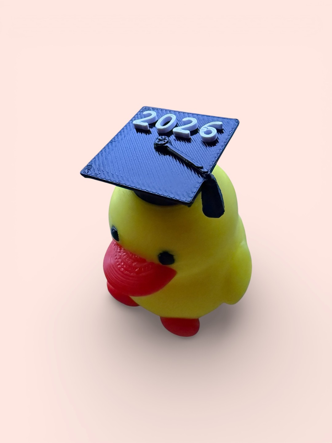 مجسم دب أصفر بقميص أحمر - طباعة ثلاثية الأبعاد