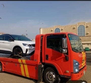 سطحة تبوك لنقل وسحب السيارات نوفر خدمة السطحة الهيدروليك لنقل وسحب جميع أنواع السيارات بأعلى معايير الأمان والاحترافية داخل مدينة تبوك. سرعة في الوصول، خدمة متواصلة على مدار 24 ساعة، وحرص على سلامة مركبتك من لحظة التحميل حتى التسليم.