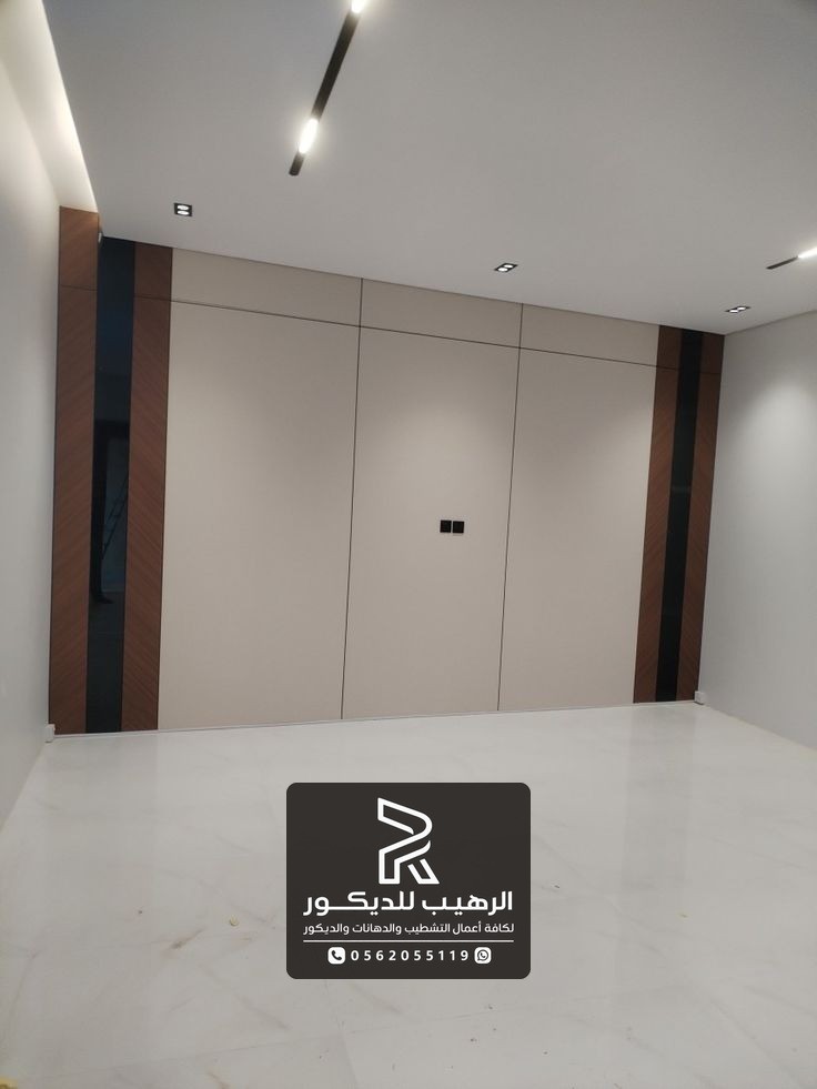 تكسيات جدارية بيج فواصل سوداء 