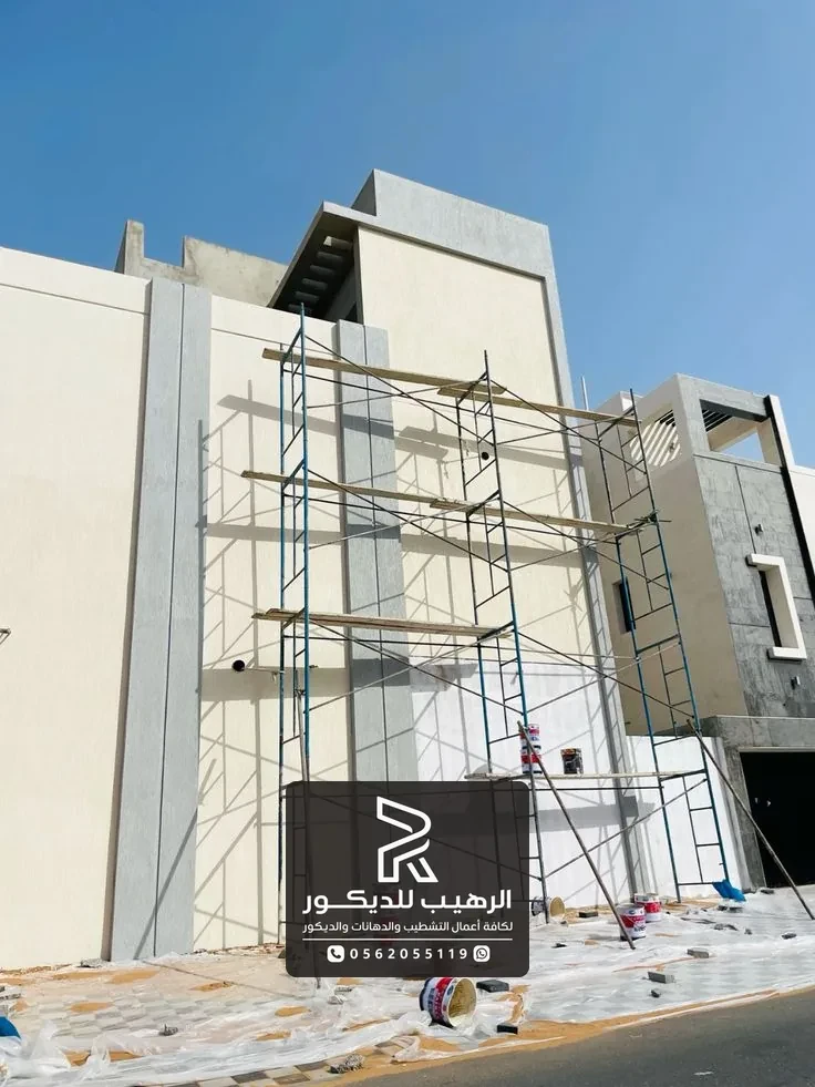 مرحلة تنفيذ واجهة خارجية بيج فاتح باستخدام السقالات